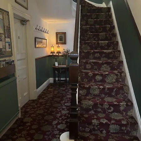 Esklet Πανσιόν 4*