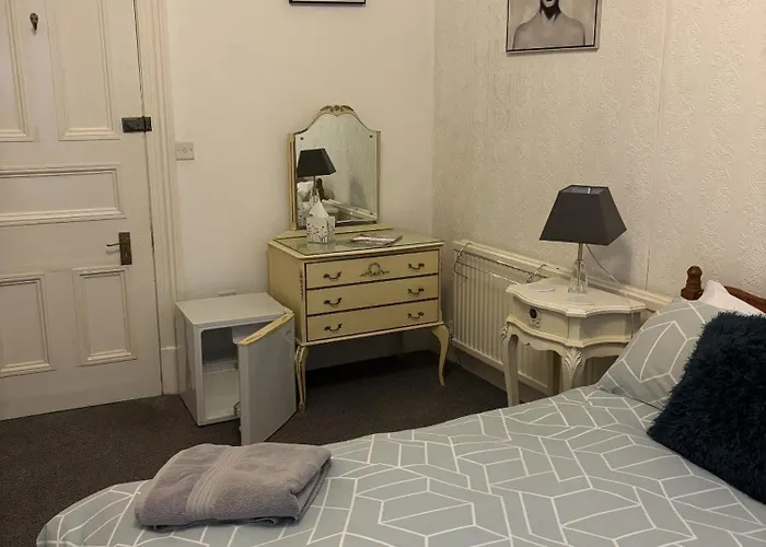 Esklet Πανσιόν Γουίτμπι